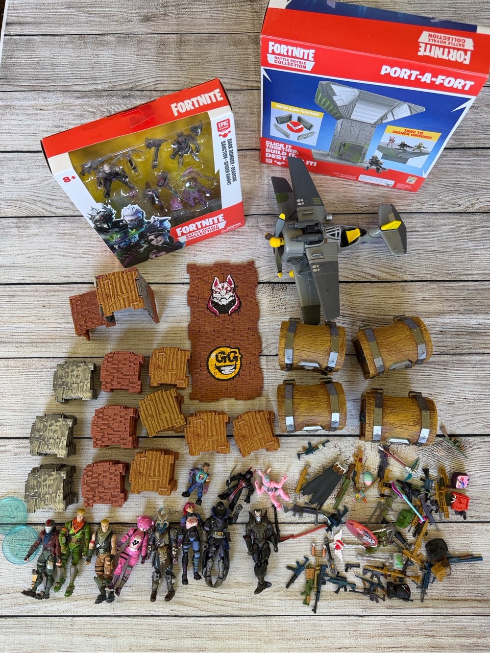 Huge Fortnite Bundle Battle Royale Playset Port-a-Fort Plane Action Figures NIB